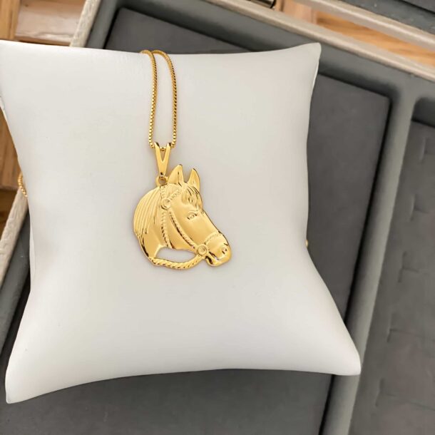 Colar Feminino Horse Rosto banhado Ouro 18k